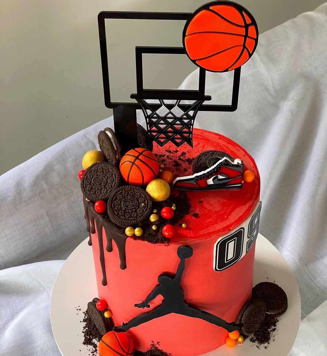 Michael Jordan Cake by leveluptreats on DeviantArt